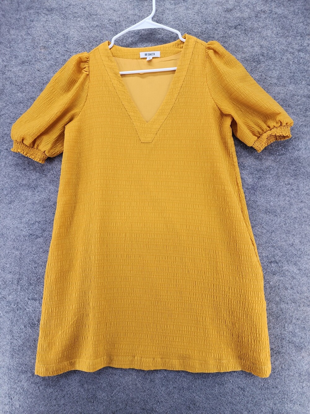 BB Dakota Dress Short Sleeve Yellow V Neck Short Texture